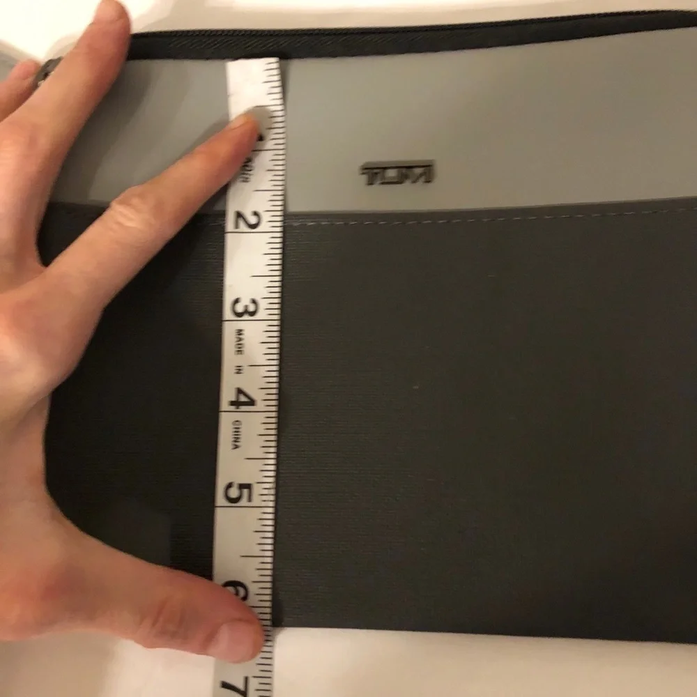 TUMI for Delta unisex toiletry case